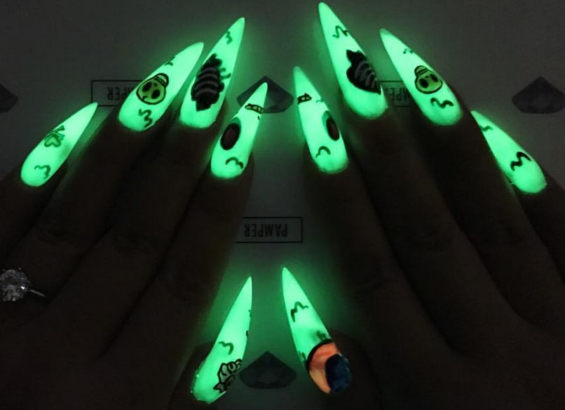 Glow Nails: 10 Designs to Master