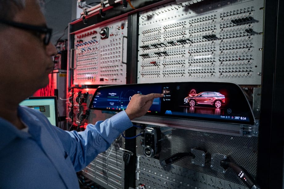GM Partners with Red Hat to Advance Vehicle Software
