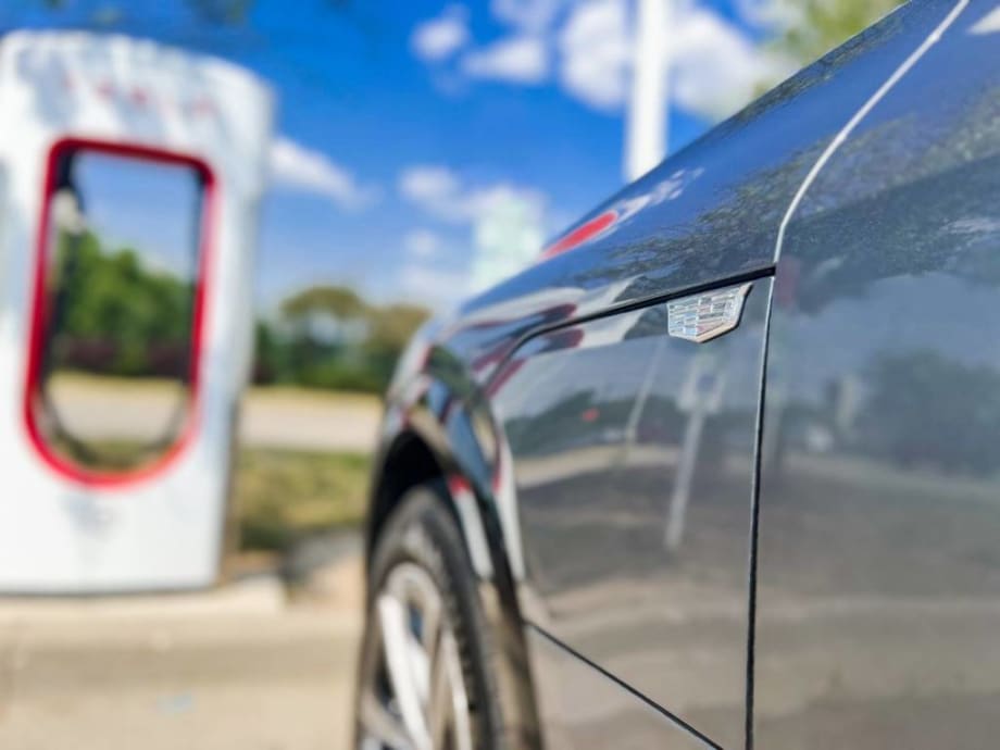 GM, Tesla Expand EV Charging Access