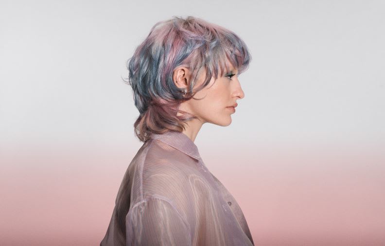 A model with pastel haircolor