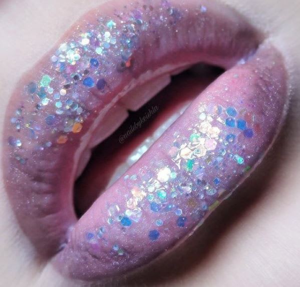 Show Off Your Eyelash and Eyebrow Looks Here!