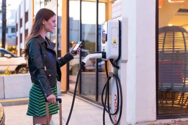 EV Connect Partners with Greenlots on EV Charging Stations Across North America