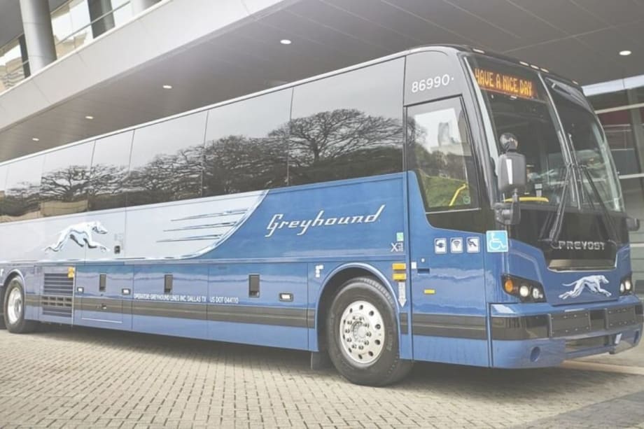 Greyhound Resumes Travel to Canada as Borders Reopen