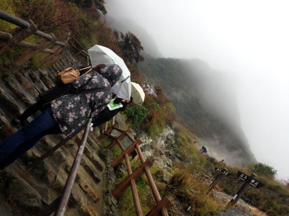 A Japanese Rainstorm Inspires a Greek Headband Twist