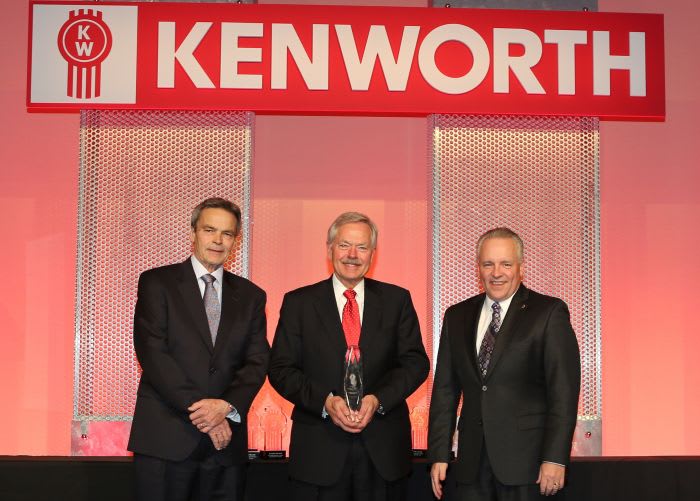 Kenworth Awards Parts Dealers At Dealer Meeting