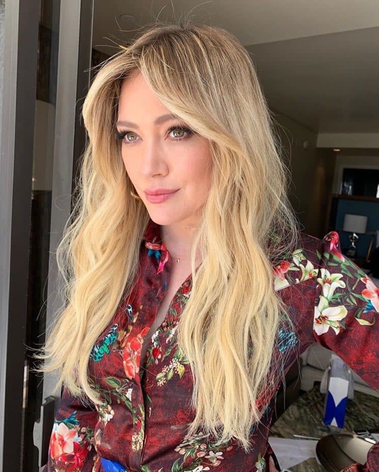 Hilary Duff Shows Off 70s-Inspired Bangs by Nikki Lee of Nine Zero One Salon