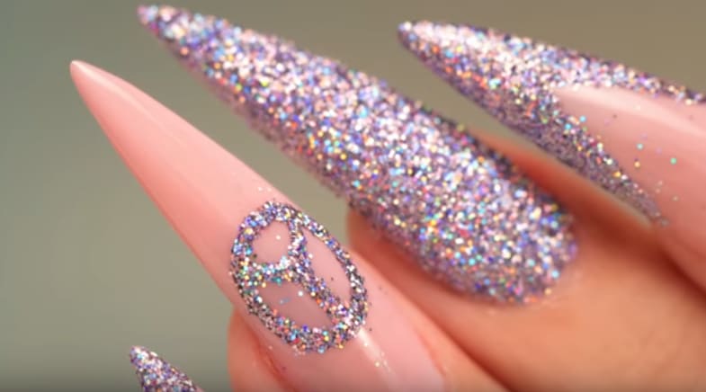 How to Use Holo Glitter Spray on Stiletto Nails