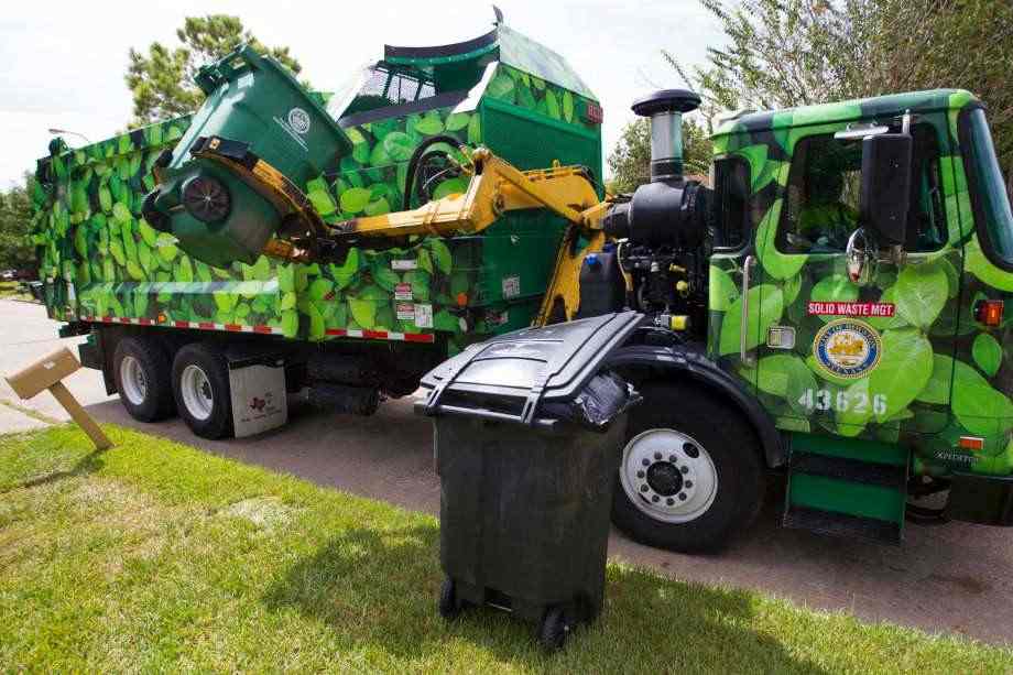 Houston Turns to Rental Vehicles to Supplement Waste Collection