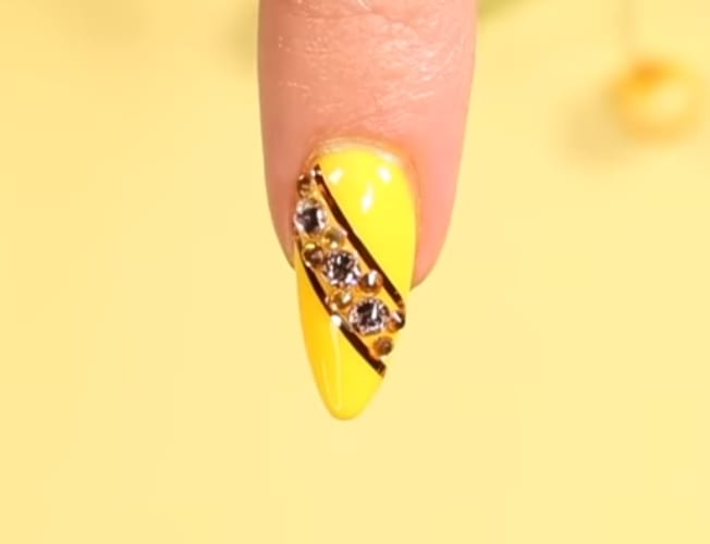 How to Shape the Perfect Almond Nail