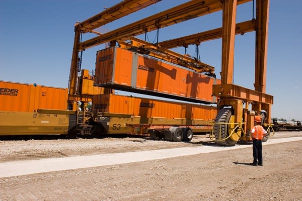 Schneider Offers New Cross-Border Intermodal Service