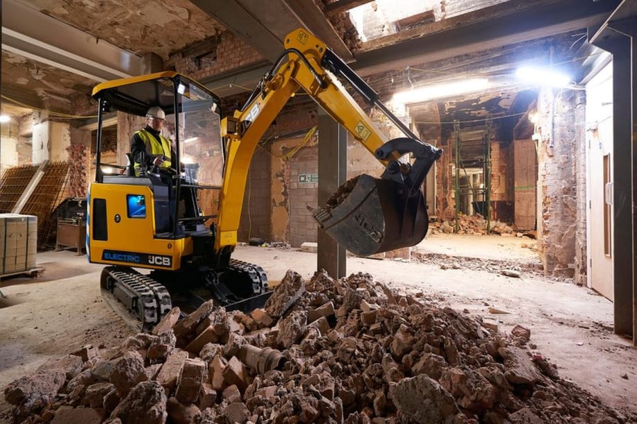 Polaris Launches Mid-Size Pro XD Work Utility Vehicle