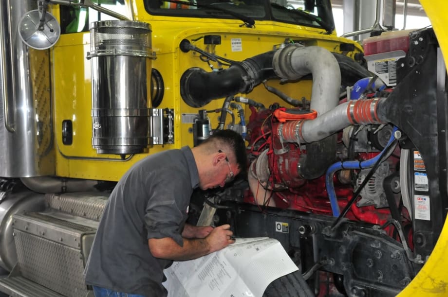 Electric Trucks, Reman Among Truck Aftermarket Issues to Watch