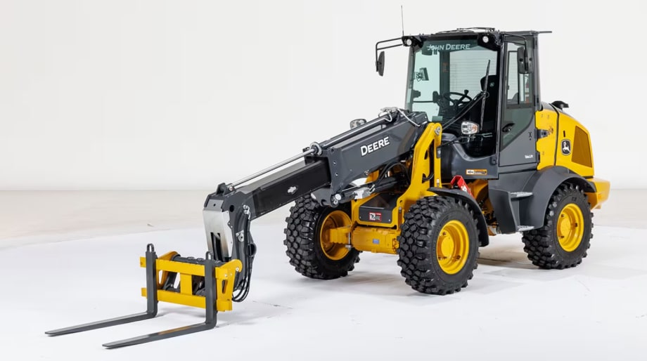 John Deere Introduces New Telescopic Compact Wheel Loader