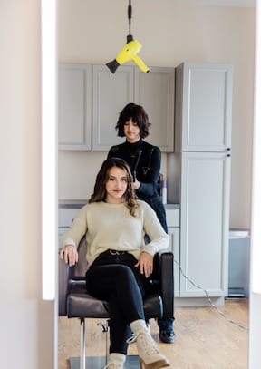 A Hybrid Salon Training Employee-Based Stylists to Become Independent