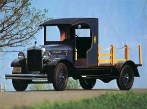 Kenworth Owners Restore Vintage Work Trucks