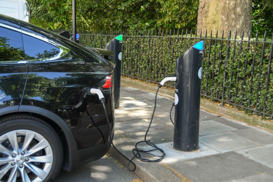 UK Government Promises Better EV Infrastructure As AFP Forms New Kerbside Working Group