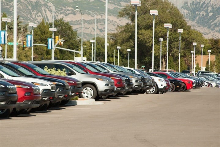 New Vehicle MPG Falls to 25.3 in August