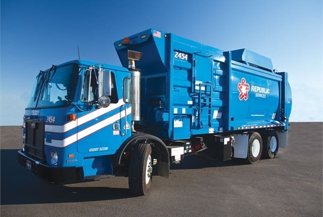 Republic Adds 17 CNG Refuse Trucks in Denver