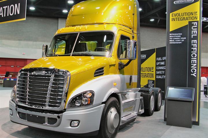 UAW Members Approve New Daimler Trucks Contract