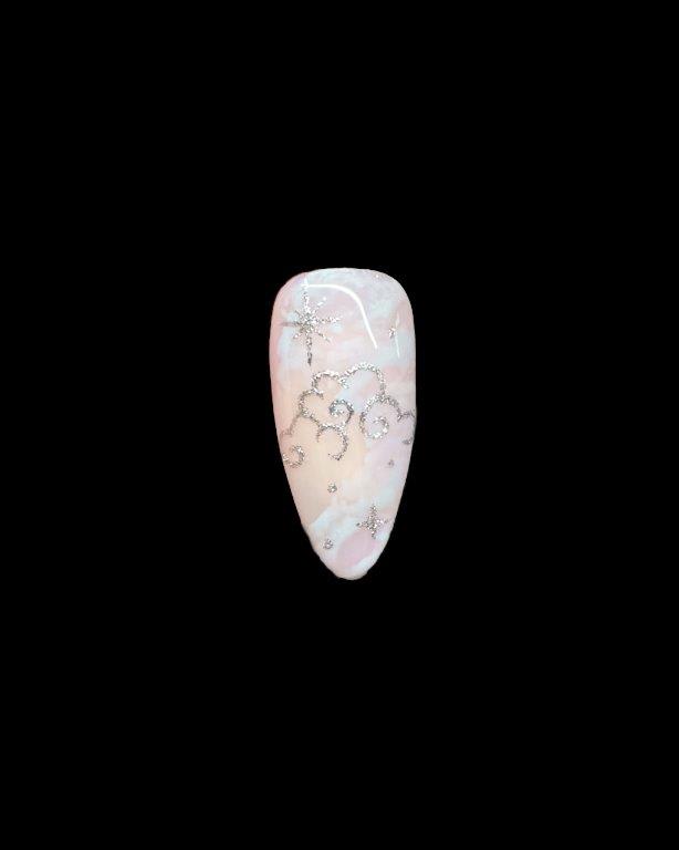 en Vogue's New lac it! Collection SS '23 Nail Art Step-by-Step