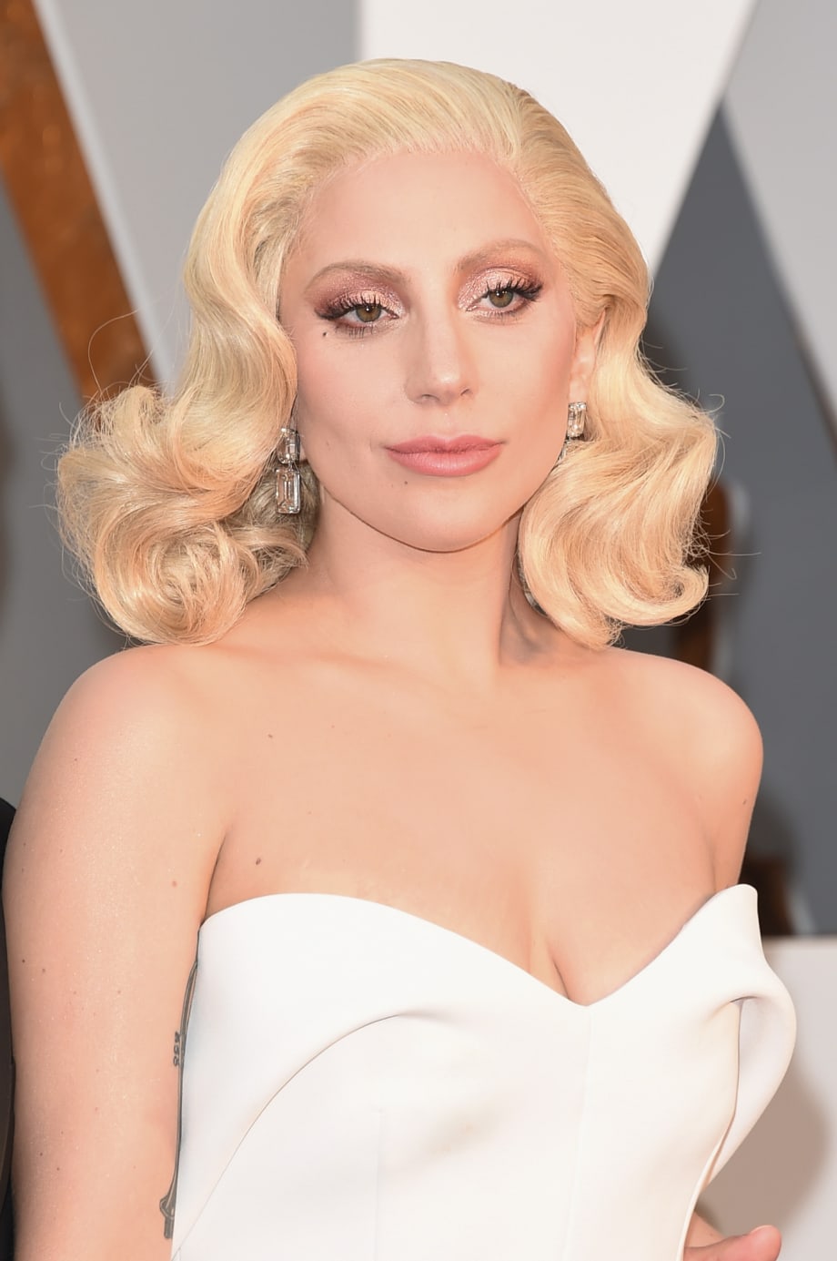 2016 Academy Awards How-To: Lady Gaga's Classic Pin Curls