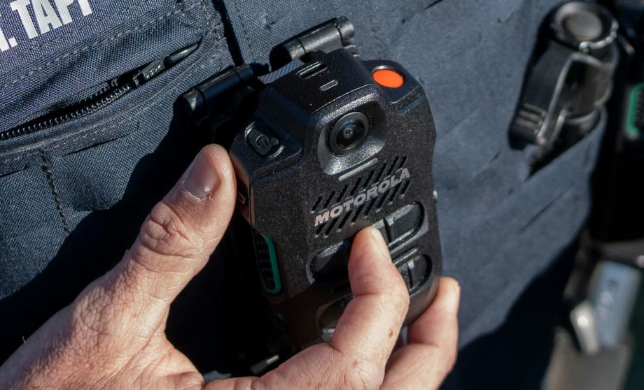Motorola Solutions Launches Remote Mic with Two-Way Radio, Body Camera and AI Capabilities