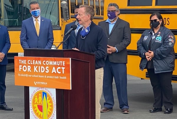 Los Angeles District Unveils its First Electric School Bus