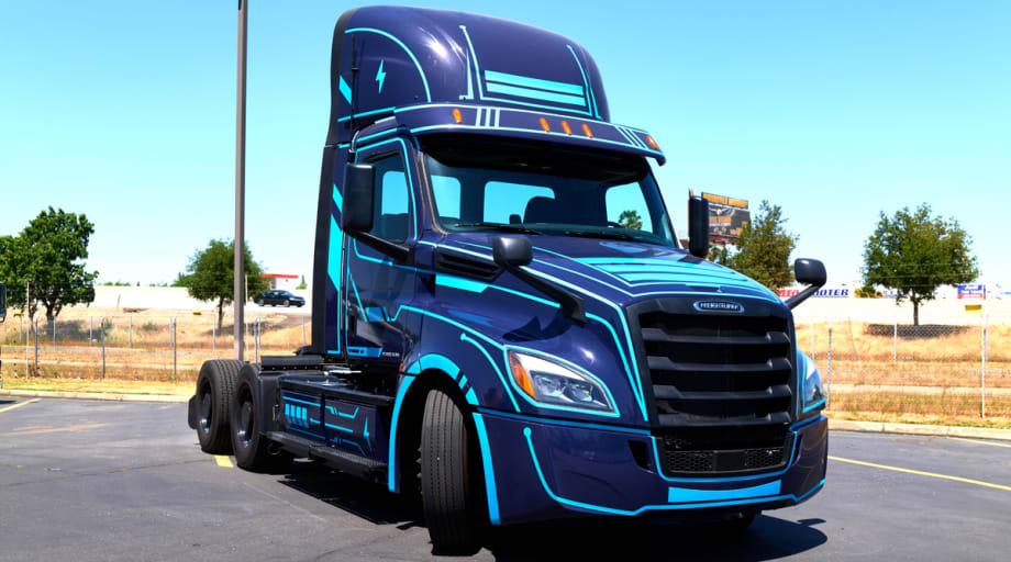 New Legend to Order 50 Freightliner eCascadias