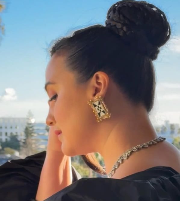 Lily Gladstone Sports Great Lengths on the Golden Globes Red Carpet