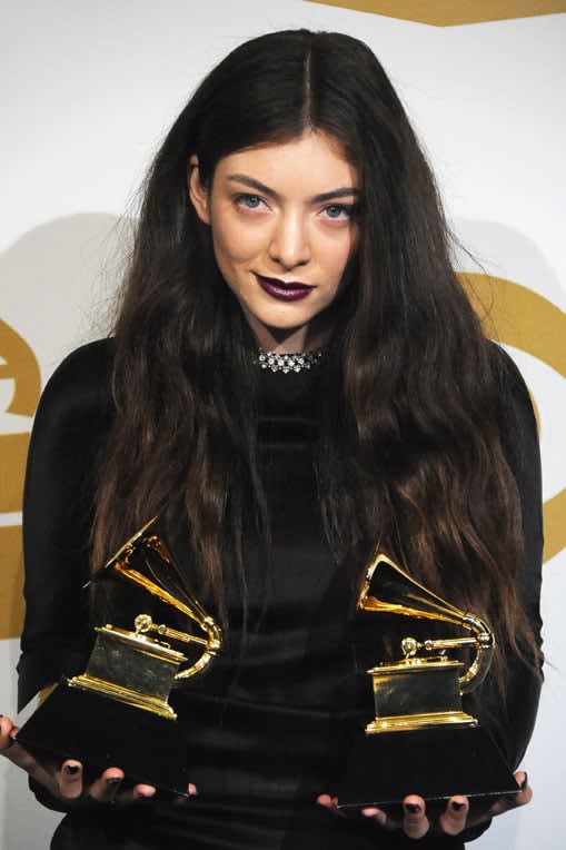 THE GRAMMYS: Women's Hair, Make-up and Nails Worth Noting