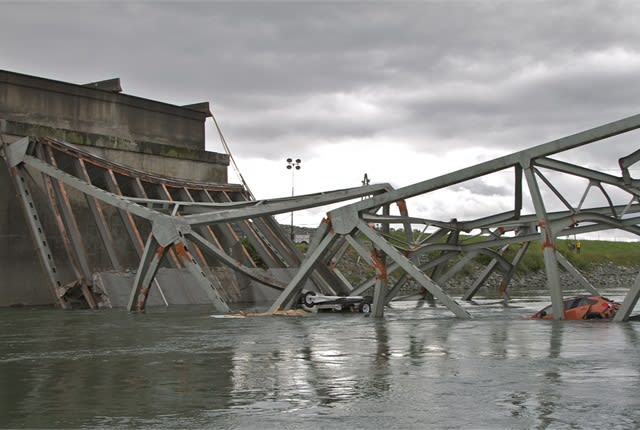 Washington State Files Lawsuit Against Trucker, Carrier Over Bridge Collapse