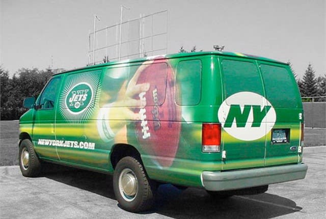 3 Tips to Keep Fleet Vehicles on Road During Graphics Installation