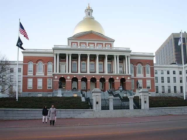 Massachusetts Lawmakers Pass Car Rental Assessment Fee