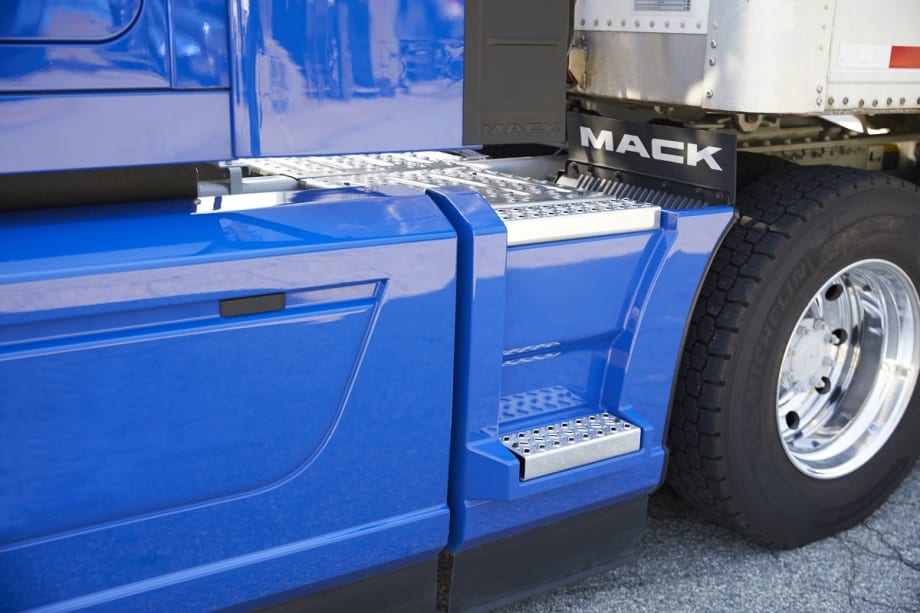 Mack Trucks Offers Extended Chassis Fairings for Anthem