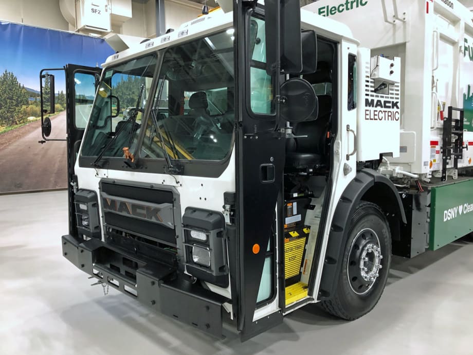 Mack Trucks Demonstrates Mack LR Electric for New York City
