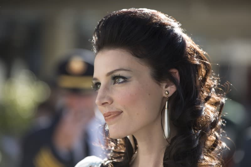 Makeup Tips to Channel Megan Draper’s '60s California-Girl Look