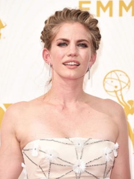 Get the Look: Anna Chlumsky's Emmy's Makeup Look