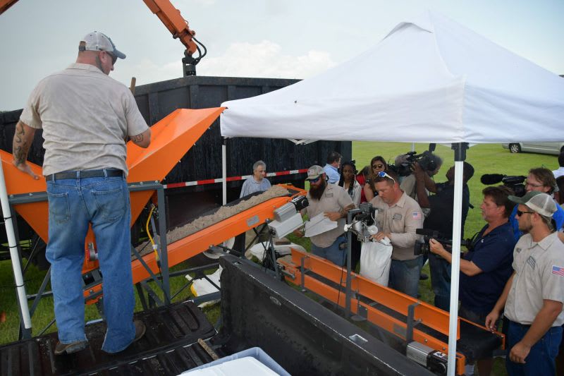 Fla. County Preps for Hurricanes with New Sandbagging Machines