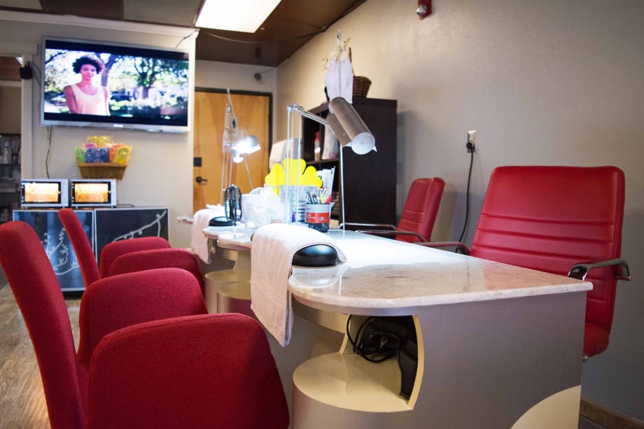 30 Clever Names for a Nail Salon 