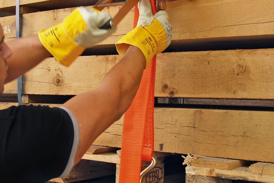 How to Secure Cargo on Open-Deck Trailers