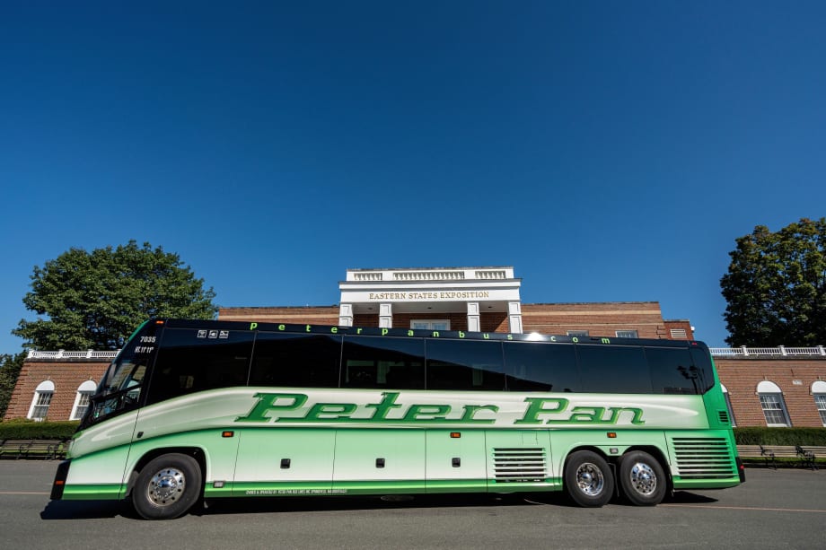 Peter Pan Adds 15 MCI J4500s