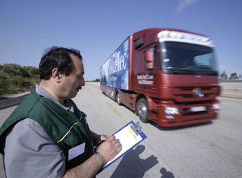 Mercedes-Benz Truck Sets Fuel Mileage Record