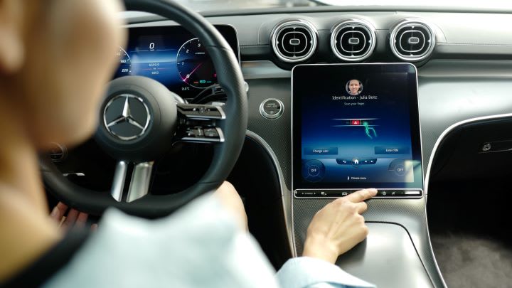 Mercedes Says Its In-Car Gas Payments a First
