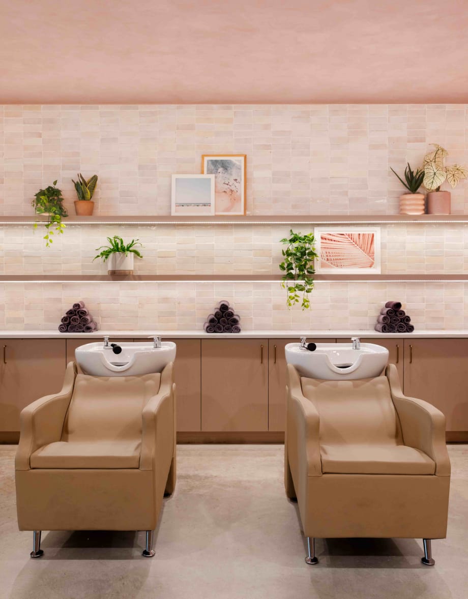 Mirror Mirror's Innovative and Fresh Salon Design