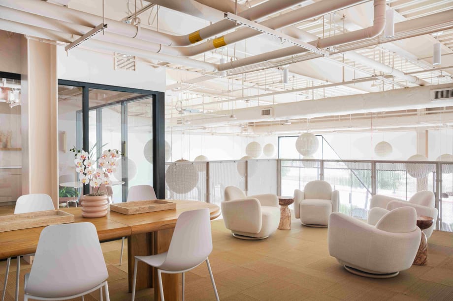 Mirror Mirror's Innovative and Fresh Salon Design