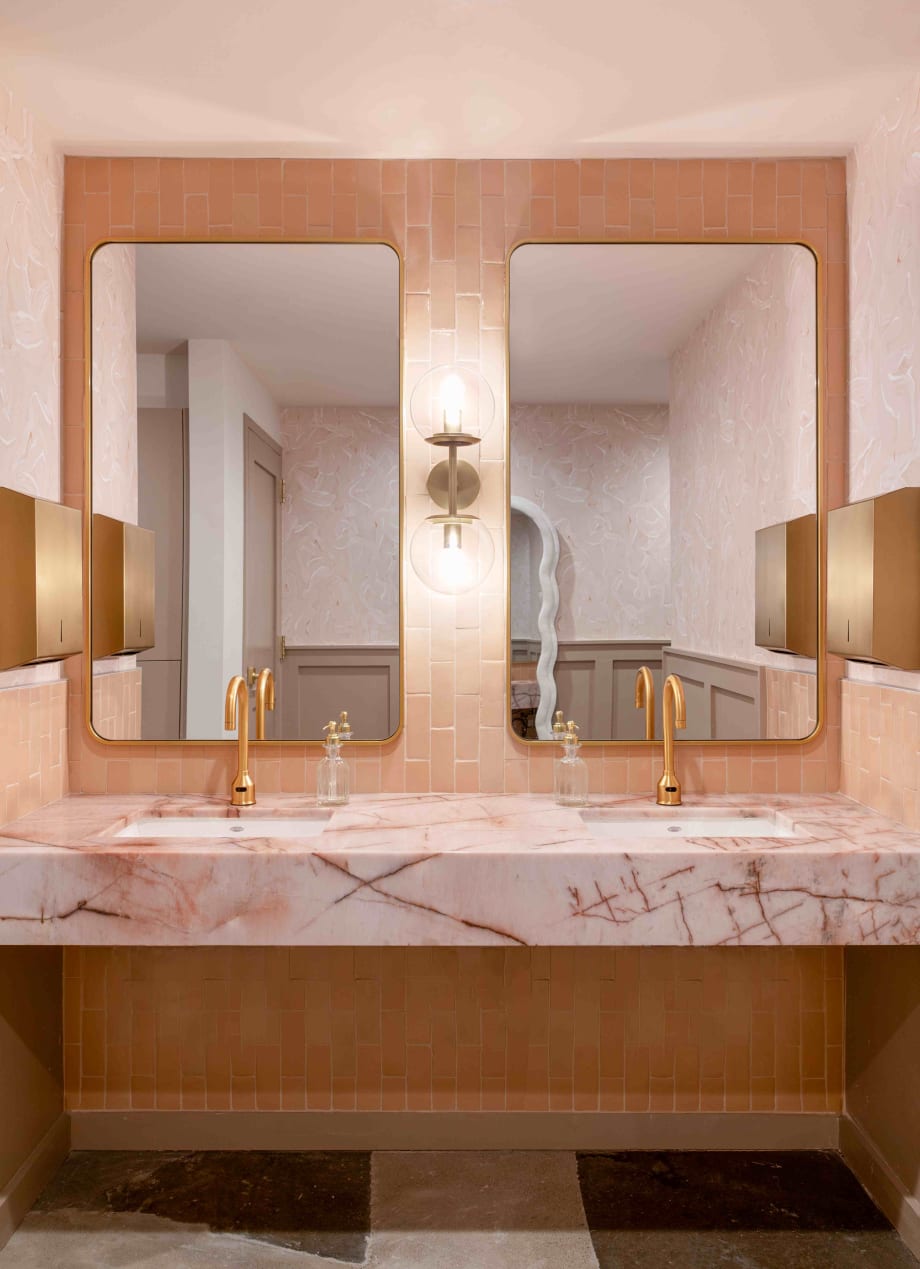 Mirror Mirror's Innovative and Fresh Salon Design