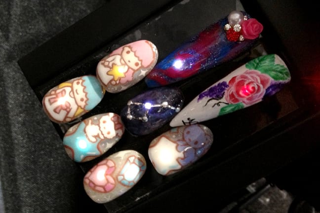 How to Apply Mr. Nail Art LED Lights to the Nail
