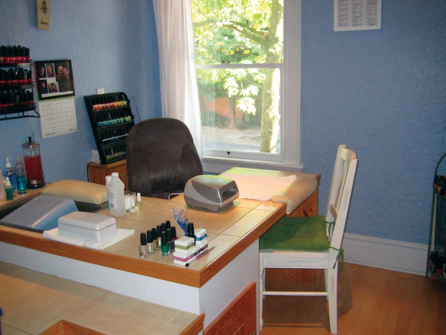 8 Real Manicure Station Set-Ups