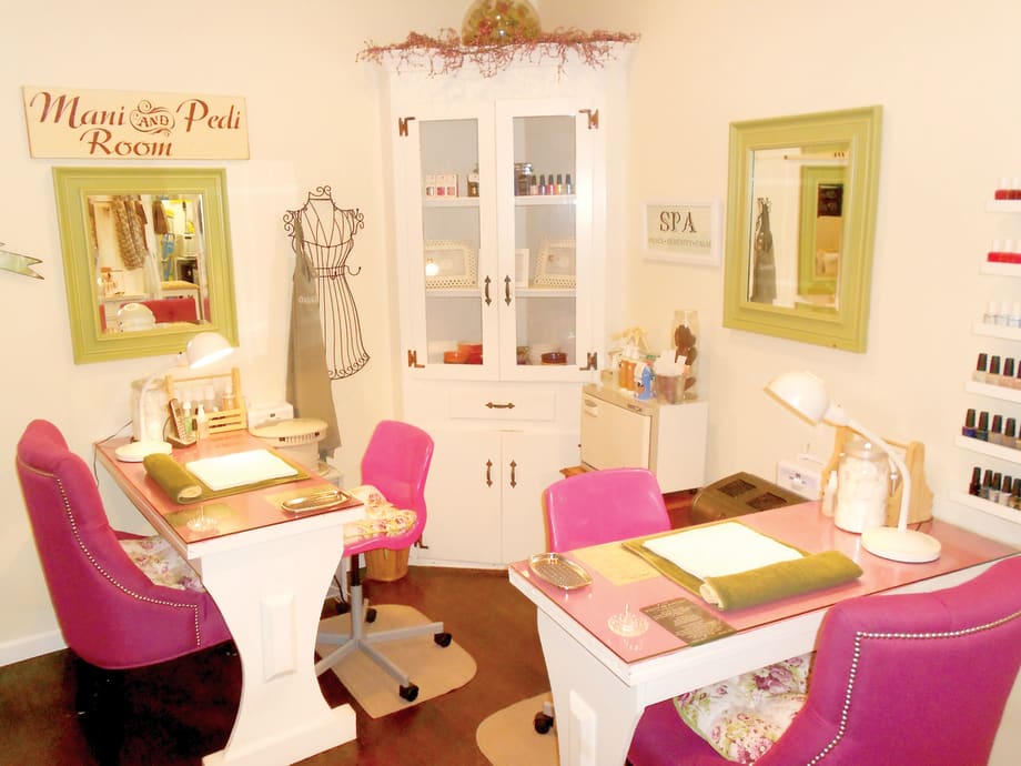 Show (Us) Your...Manicure Tables