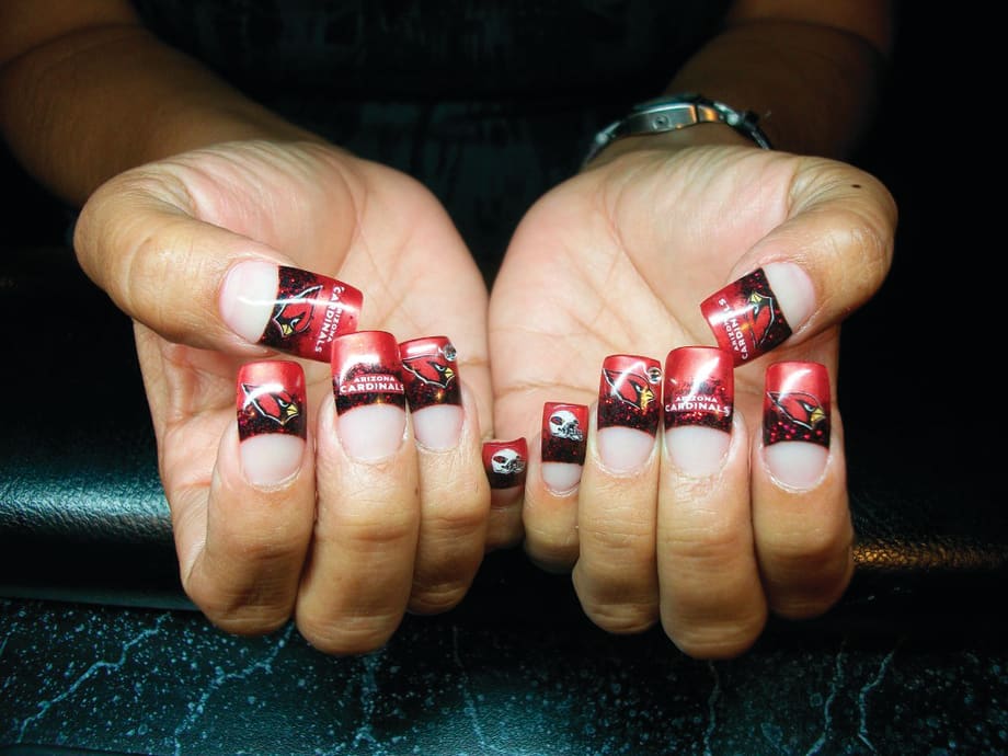 Show Off Your Team Spirit: Super Bowl Nails